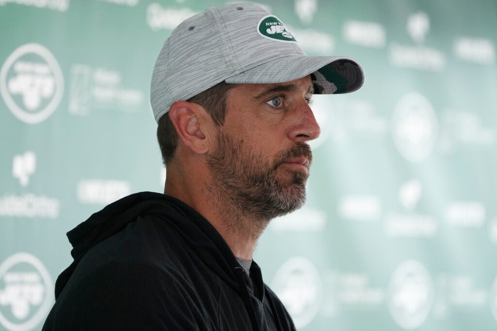 Milwaukee bar to cover patrons' tabs if Aaron Rodgers, Jets lose
