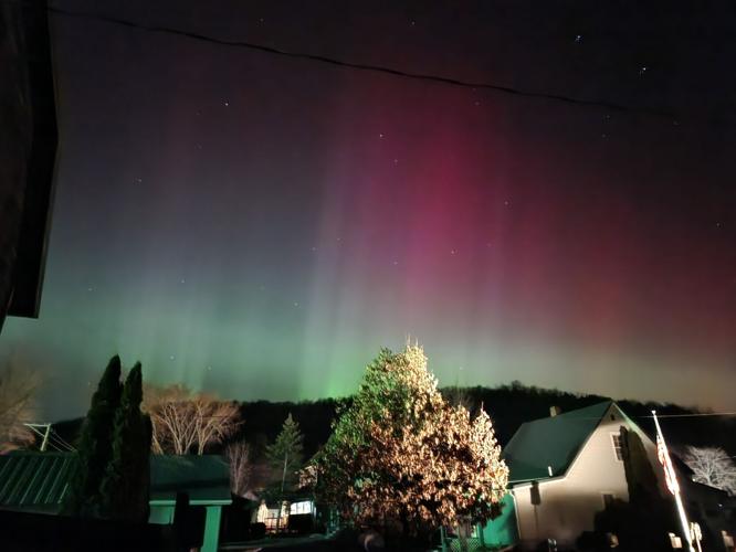 An unexpected show Northern lights brighten Wisconsin's night sky