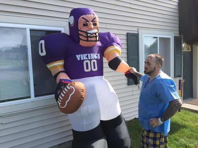 Vikings fan in Packers territory stabbed over team inflatable