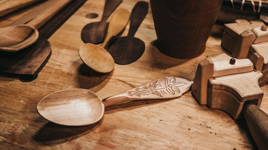 Greenwood Spoon Carving Book & Video Bundle – Mortise & Tenon Magazine