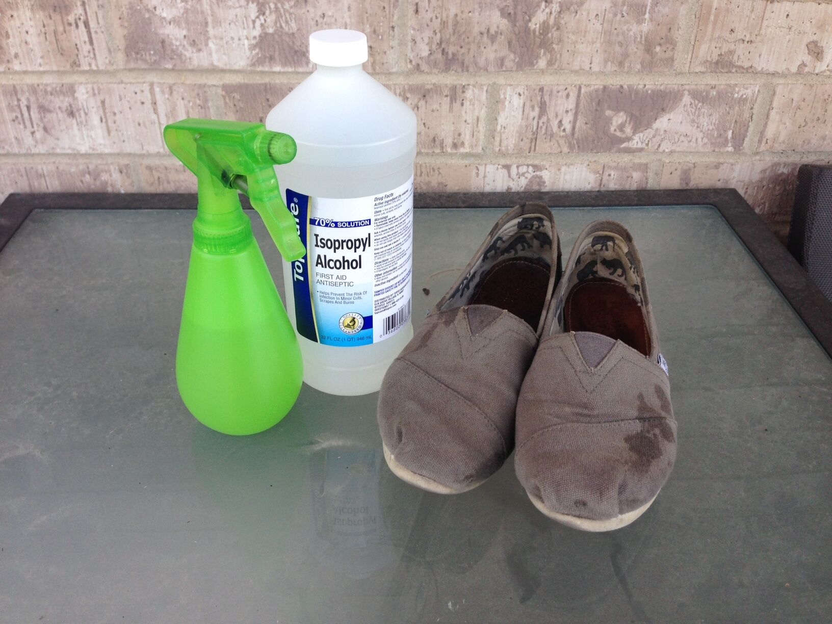 Does rubbing alcohol hot sale stretch shoes