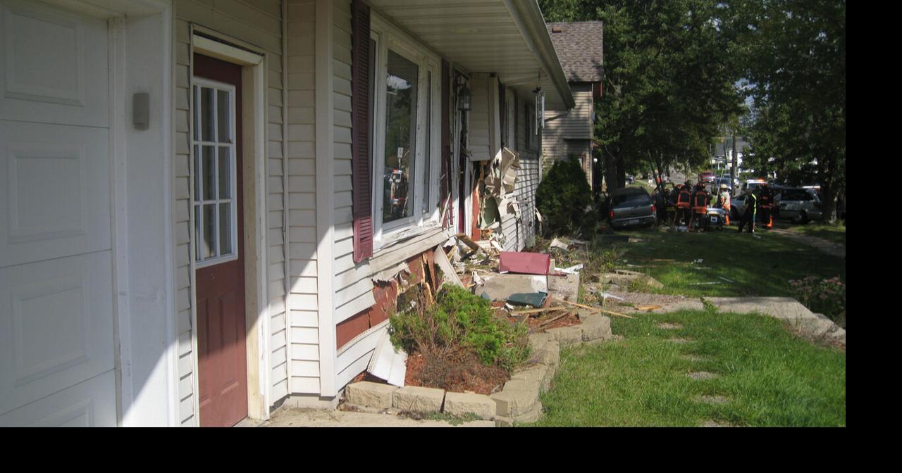 SUV crashes into 2 houses in Reedsburg Local News