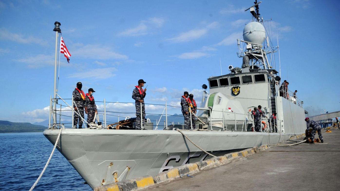 53 crew of lost naval submarine declared dead as Indonesia finds wreckage |  National and World News | channel3000.com