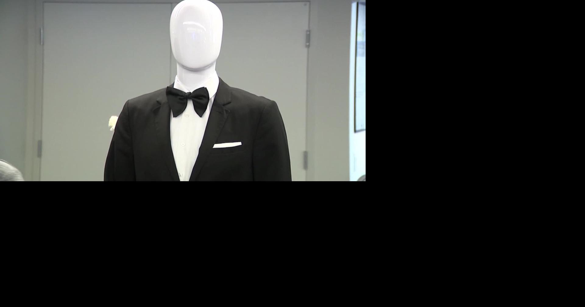 Florida students receive free prom attire from nonprofit