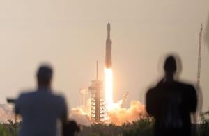 Musk Says He Intends to Give SpaceX Share to Every U.S. Child