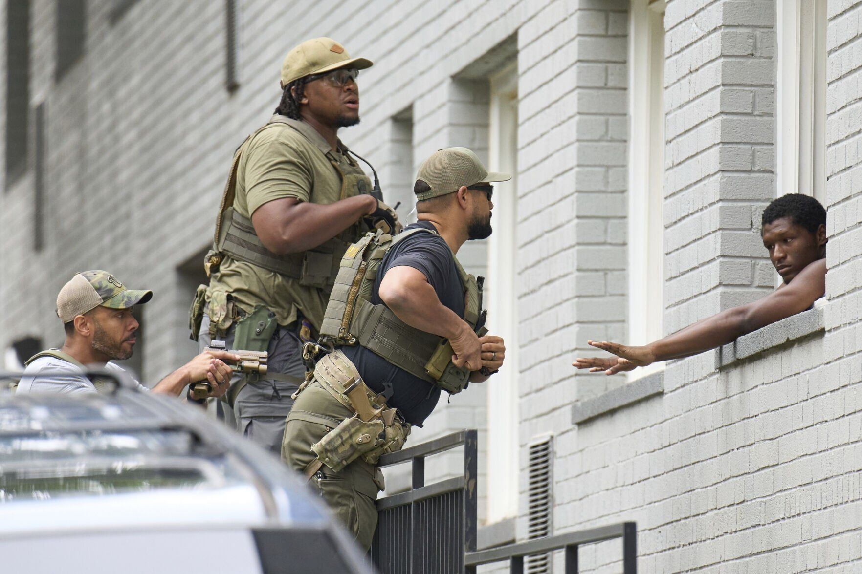 neighborhood CHAMBER Donald Trump トランプ Photos show Trump's federal crackdown in a DC neighborhood