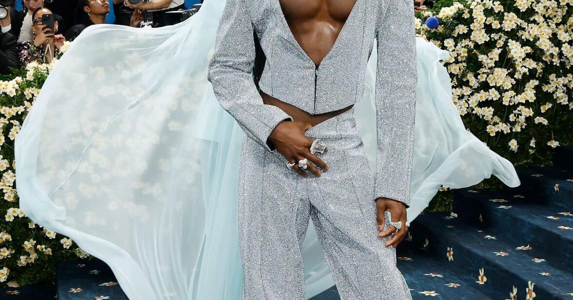 Look of the Week: Alton Mason’s shirts are built for the male cleavage. Literally