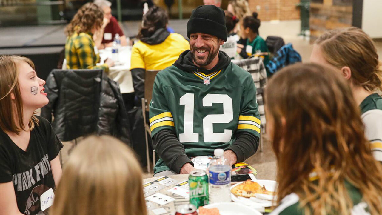 Aaron Rodgers brings holiday cheer to local kids