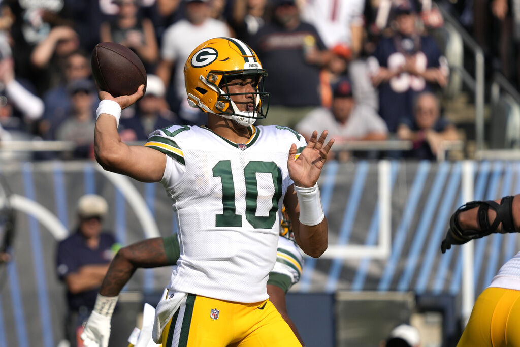 Love takes blame for crucial botched quarterback sneak in Packers