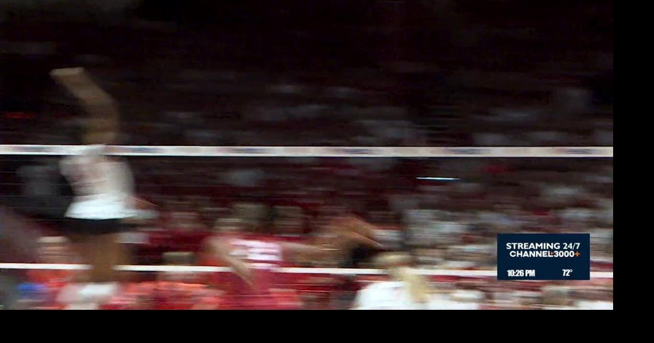 Badgers bounce back from 1-3 start, beating Florida in five set home opener