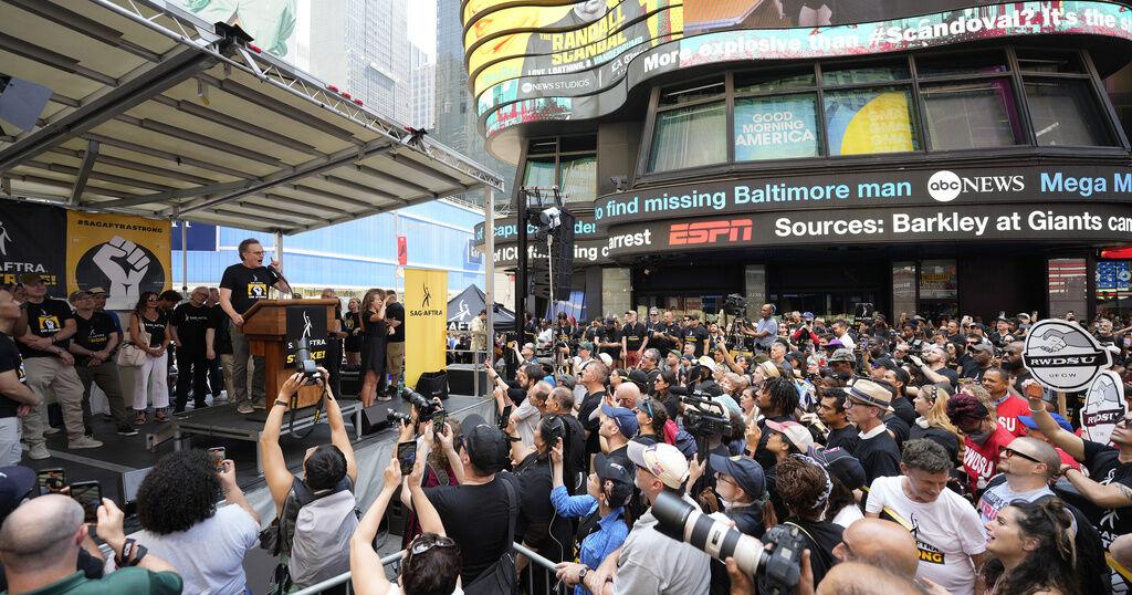 SAG-AFTRA holds star-studded rally in Times Square - Vimarsana News