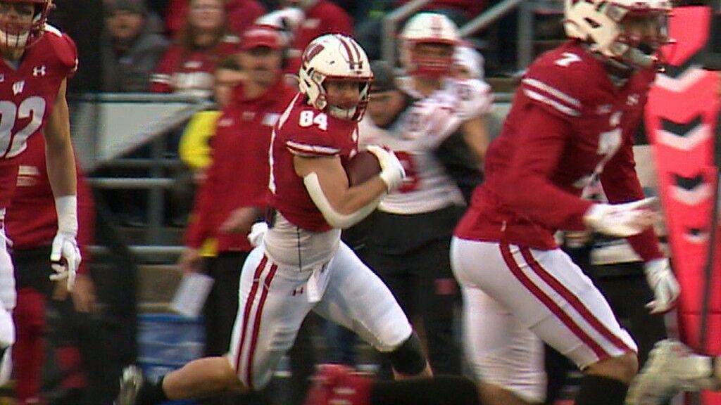 Dallas Cowboys select Badgers tight end Jake Ferguson in round 4