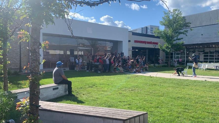 Hilldale - Apple Store - Apple
