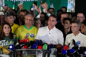 Flávio Bolsonaro and Family Arrive in Miami