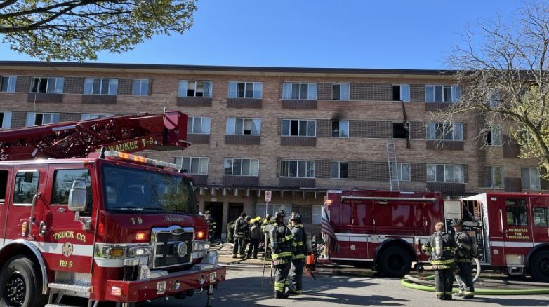 4 dead, hundreds displaced by Milwaukee apartment building fire | News ...