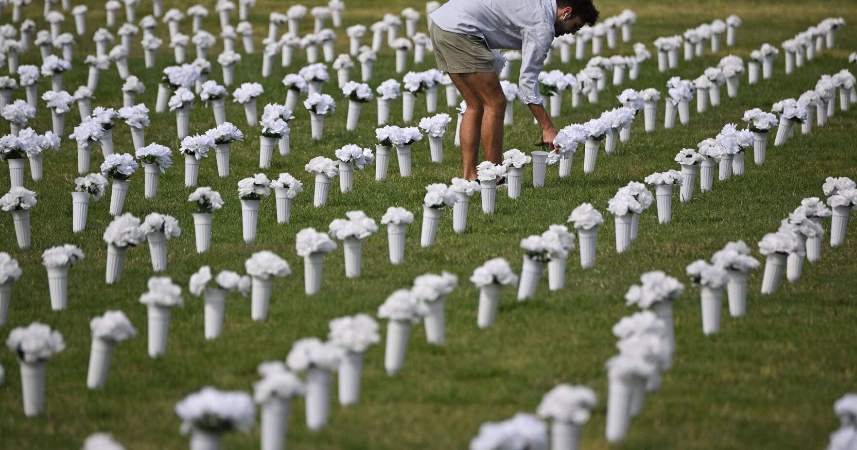 Nearly 100,000 children in the US lost a parent to a drug overdose or gun violence in 2020, study finds - Vimarsana News