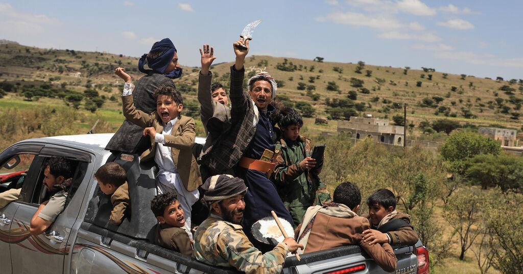 People fleeing Iran-backed rebels’ advance in Yemen describe a ‘hysterical panic’ | News