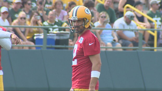 David Bakhtiari welcomes Aaron Rodgers back with golf cart