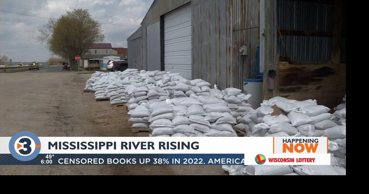 Cassville prepares for high water as Mississippi River reaches major