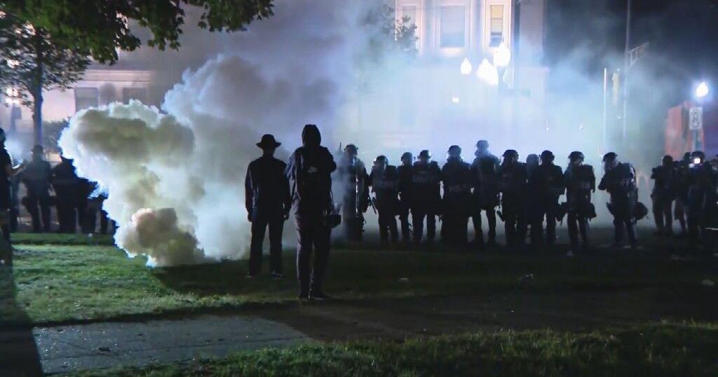 Photographers sue over injuries suffered during 2020 Wisconsin police protests - Vimarsana News