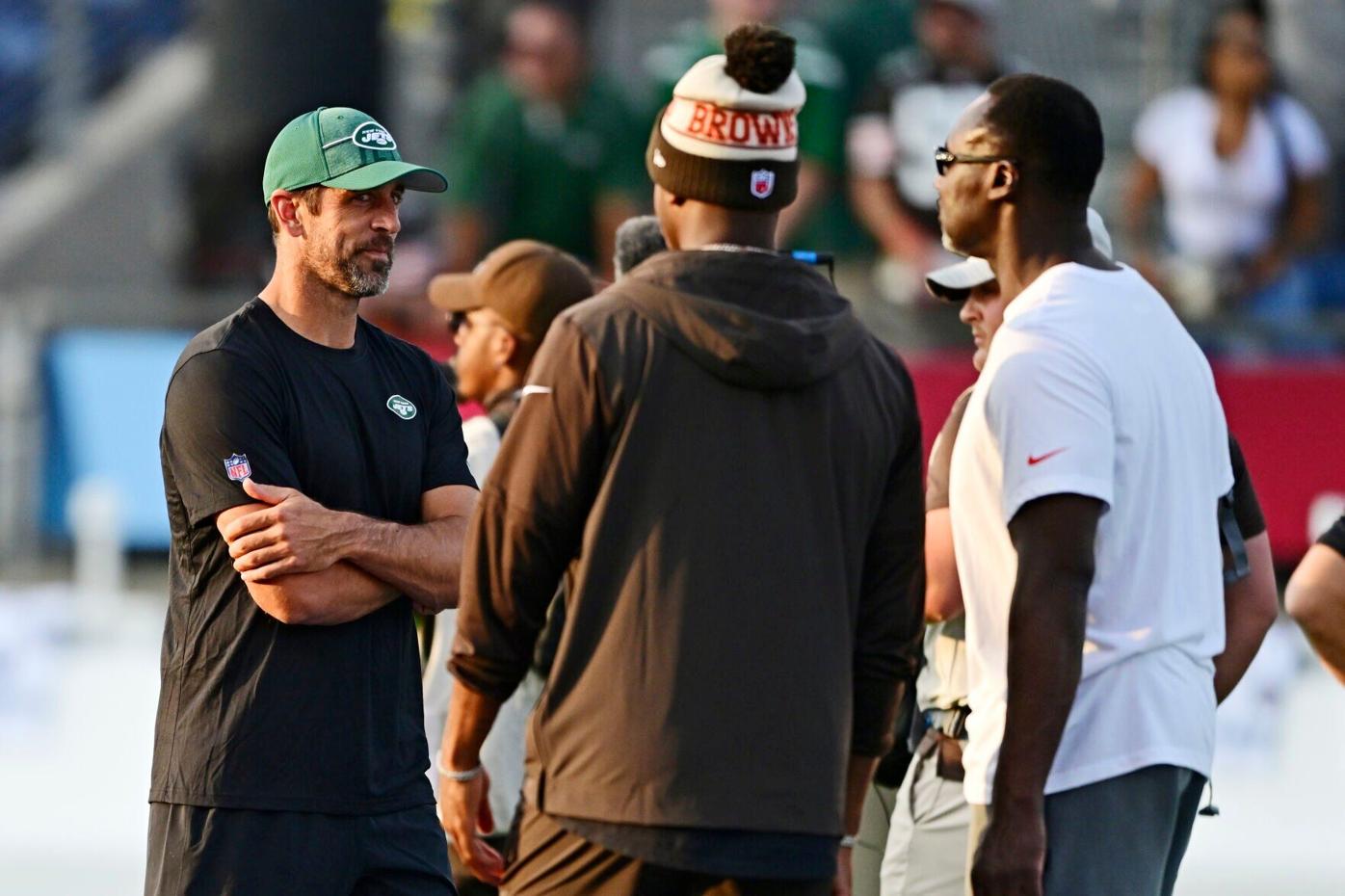 Jets' Aaron Rodgers says he isn't 'savior' – but the QB sort of is