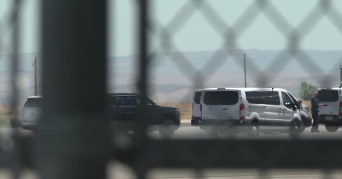 Observers document ICE detainee transfer flights at Magic Valley ...