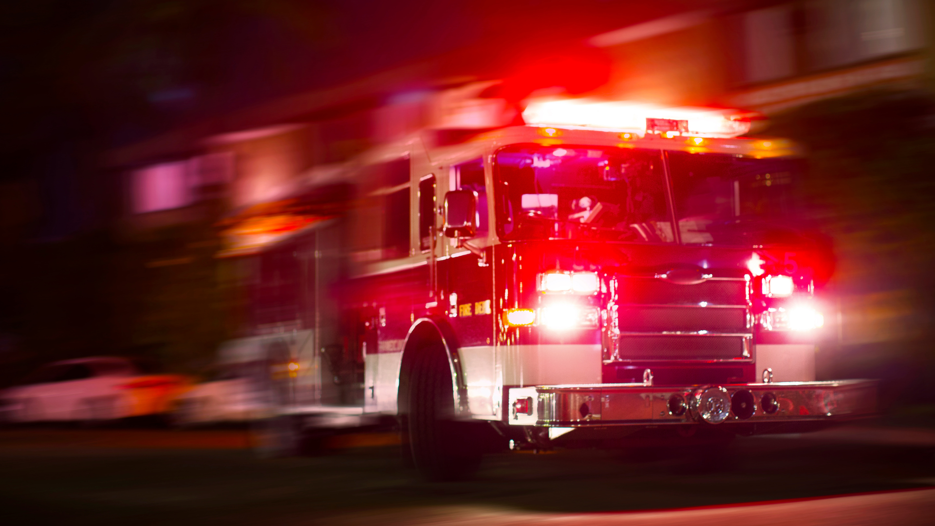 2 vehicles destroyed in garage fire that briefly shut down Highway 51 ...