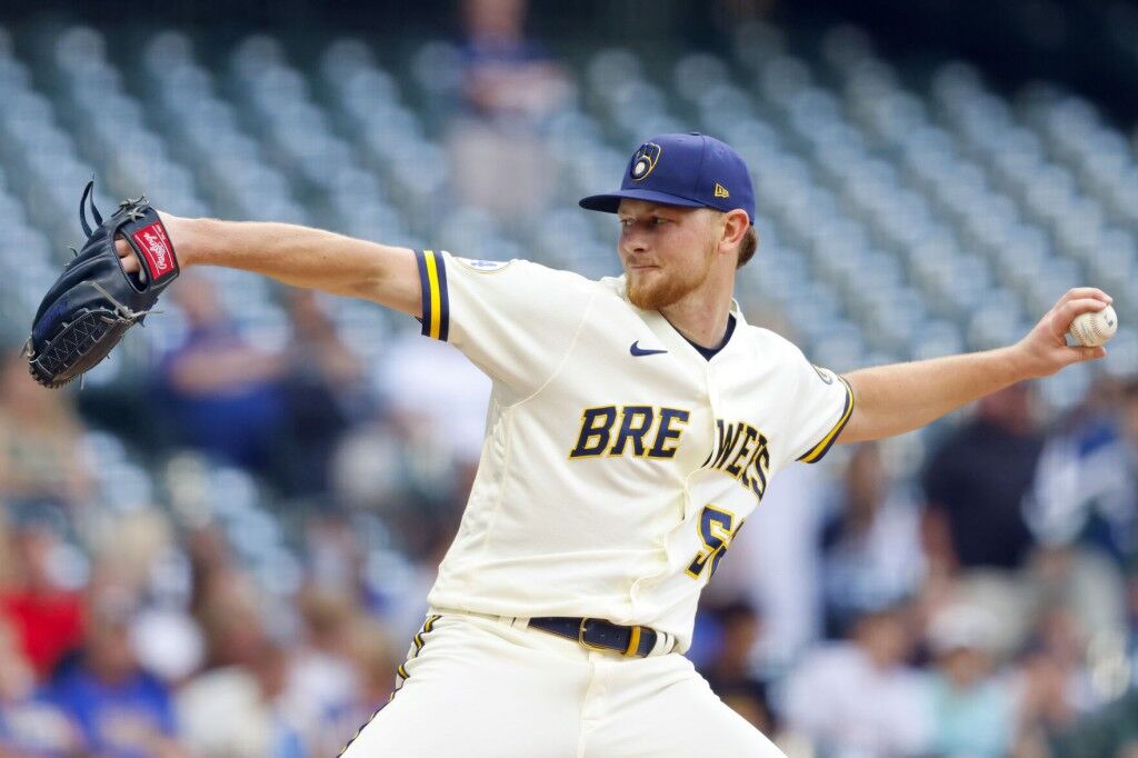 Brewers infielder Luis Urías improvised to work out while quarantined