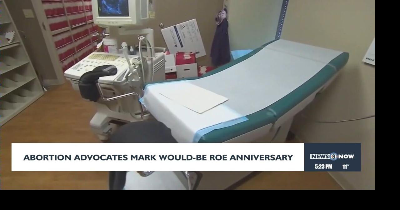 Reproductive rights advocates gather at Wisconsin Capitol on Roe anniversary