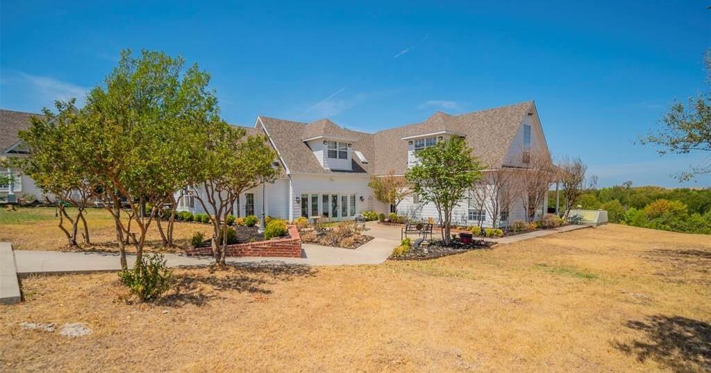 Home Decatur This property in Decatur has a 4-bedroom home, a carriage house and a ...