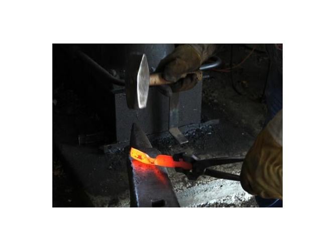 Master knife maker shares his knowledge News