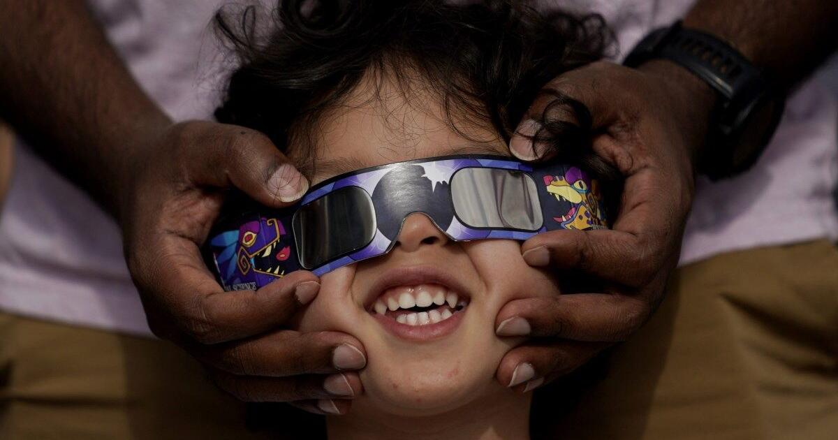 One Tech Tip: How to use apps to track and photograph the total solar eclipse - Vimarsana News