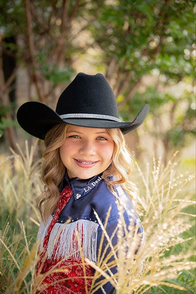 Kinsey competes in KK Run for Vegas/Junior World Finals barrel racing competition