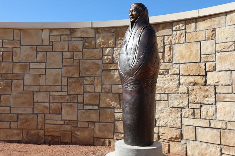 Statue made by Cherokee National Treasure unveiled at Cherokee Cultural