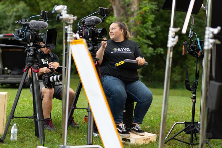 Yosh semiz ayollarning ruscha uy qurilishi pornosi uning yubkasi ostida uning eshagiga cummed