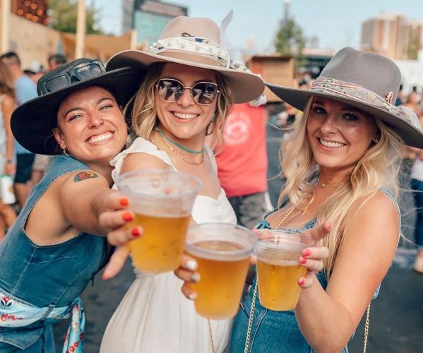 Booze, tunes, BBQ country music fest Windy City Smokeout tickets going