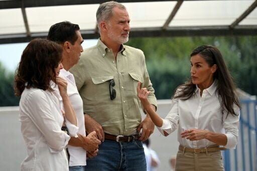 Spain's King Felipe VI, accompanied by Queen Letizia, visited an emergency shelter for fire evacuees on Madrid's outkirts