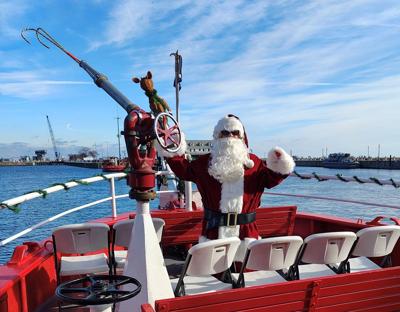 Cruise with Santa on the Chicago River with this Chicago Fireboat Tour. (Photo courtesy of Chicago Fireboat Tours)