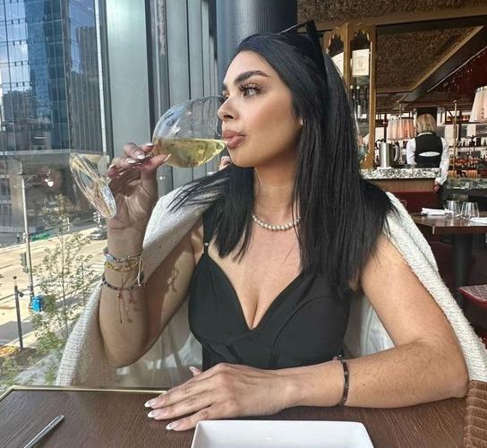 Stefanny Luz with drink