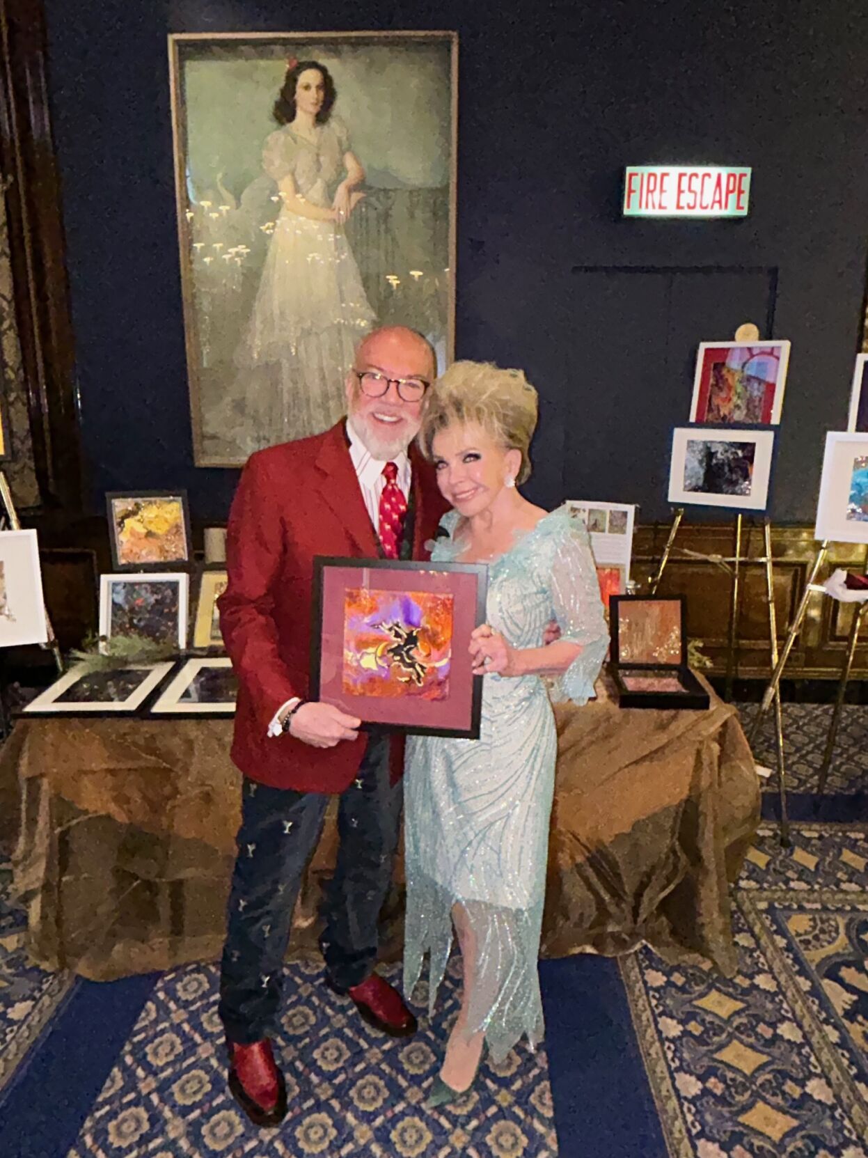 Sherrill Bodine purchases a Greg Hyder original. | Photo by Candace Jordan