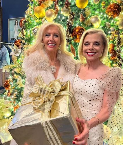 Service Club Holiday Luncheon co-chairs Lezley Hodes and Karen Peters.