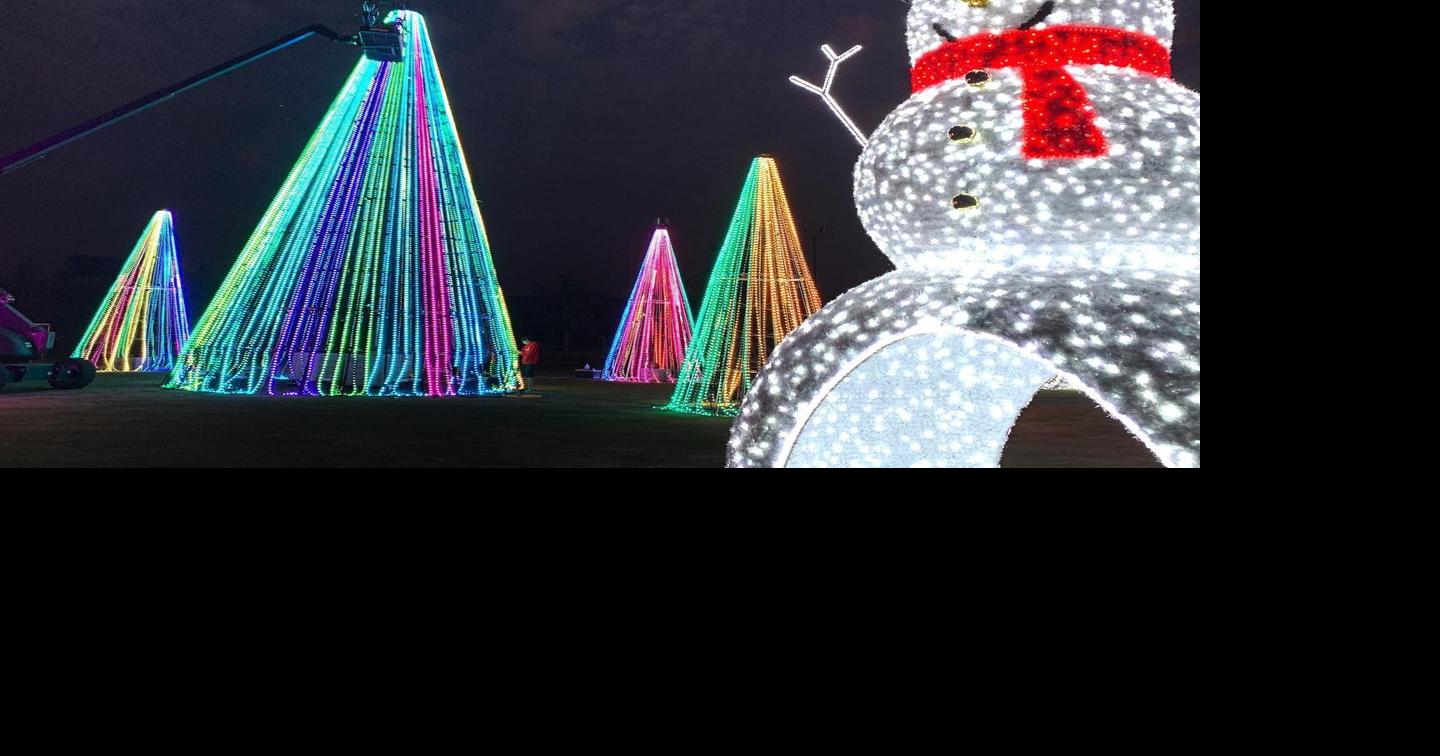 Rosemont's AMAZE Light Festival One million lights, Santa, train rides