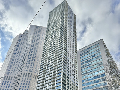 Crown family heir sells Gold Coast condo on Oak Street