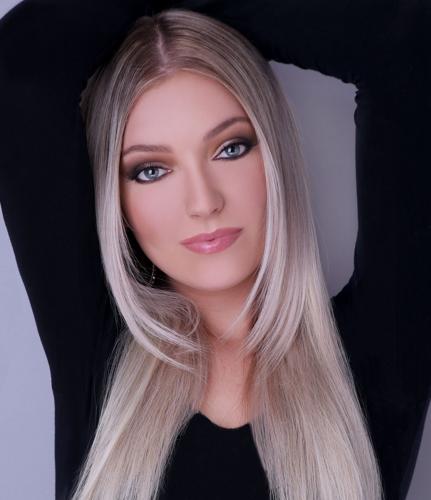 Lined eyes and a nude lip for the look of luxury. (Photo by Daniel Duverney)