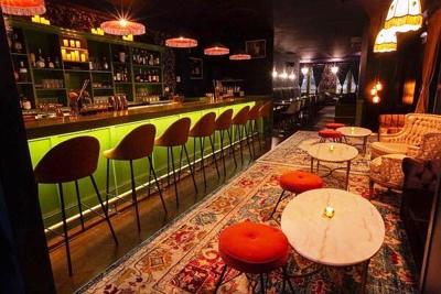 Albion Manor, a cozy English pub, has opened in Lincoln Park.