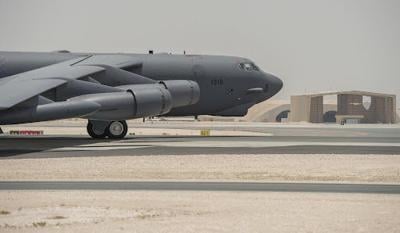 Pilot makes bold twist to dodge B‑52 bomber