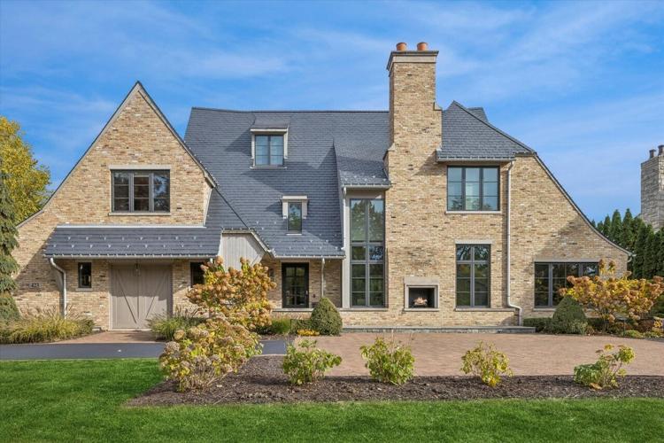 Former Blackhawk lists Hinsdale home for $6M. (photo | Redfin)