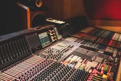 Legendary Chicago music producer and rock n’ roll visionary Steve Albini dies at 61