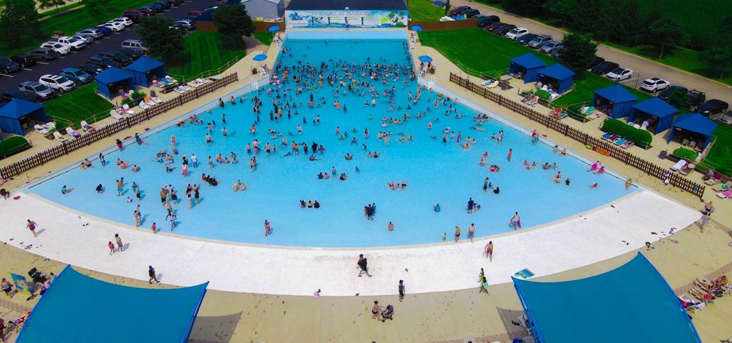 Great Barrier Reef Wave Pool _ Courtesy Raging Waves.PNG