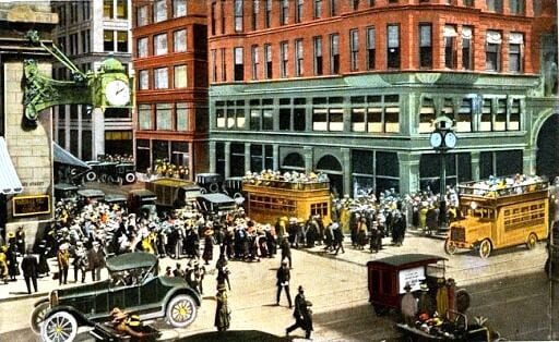 Marshall Field_s at the corner of State and Washington..jpg